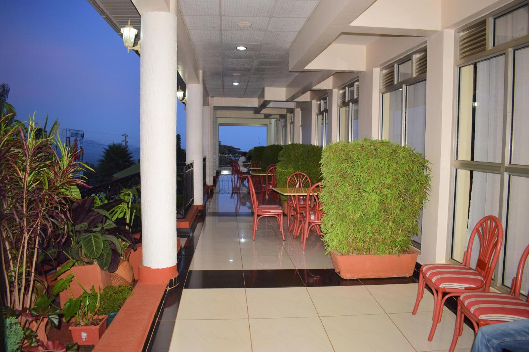 Meru Slopes Hotel Exterior foto