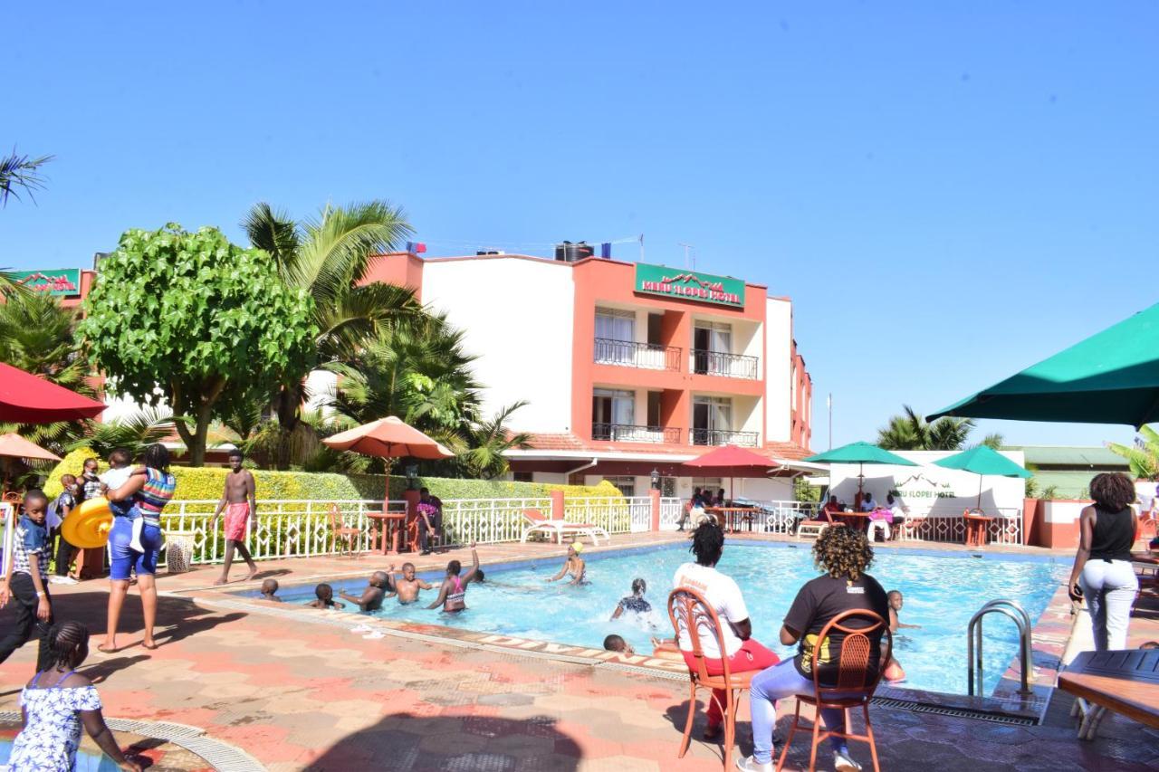 Meru Slopes Hotel Exterior foto