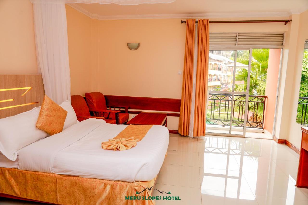 Meru Slopes Hotel Exterior foto